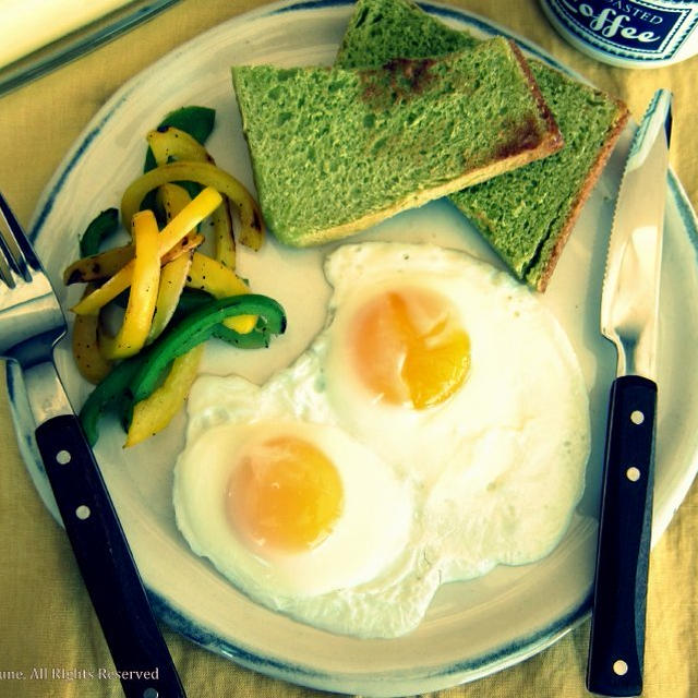 Breakfast on New Plates新しいお皿で朝食♪卵は二種作ります。