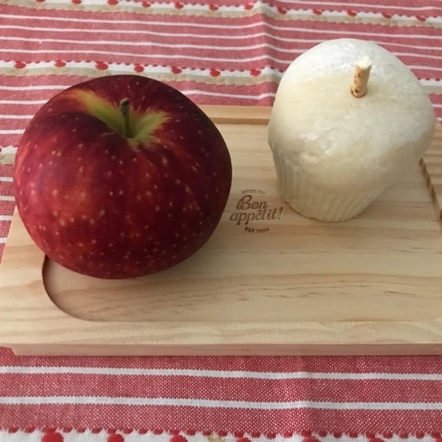 りんごとキリのふんわり白パン♡