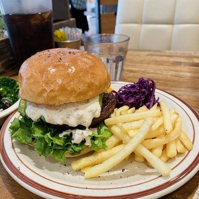 アパレル発の本格バーガー♪「J.S. BURGERS CAFE」で25周年リニューアルメニューを