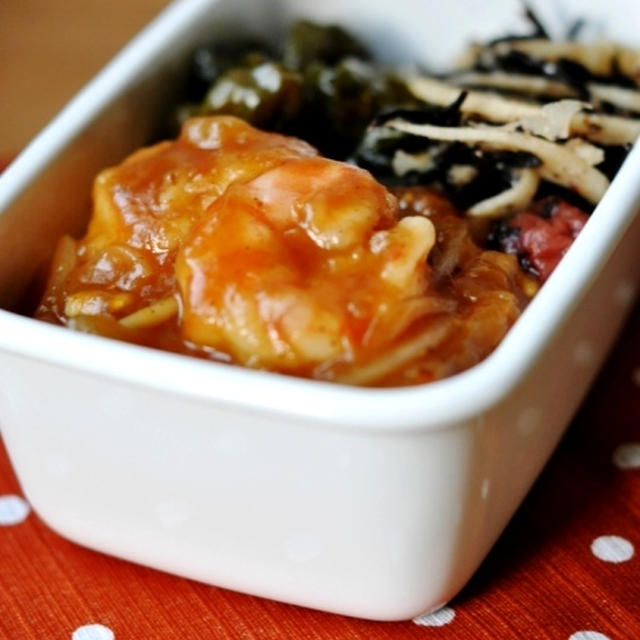 海老のトマト煮込み丼弁当。