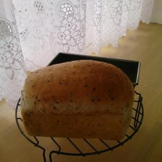黒ごまミニ食パン♪なすと豚肉のサンド・バナナホイップサンド♪