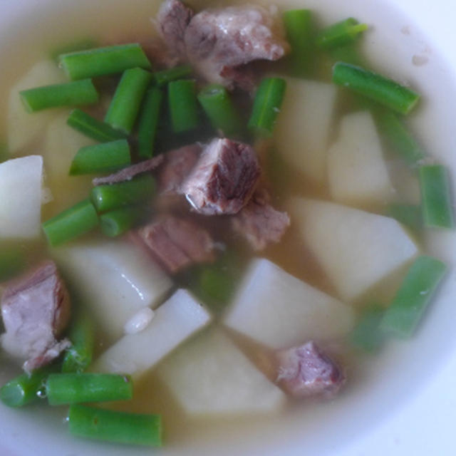 牛テールのスープ