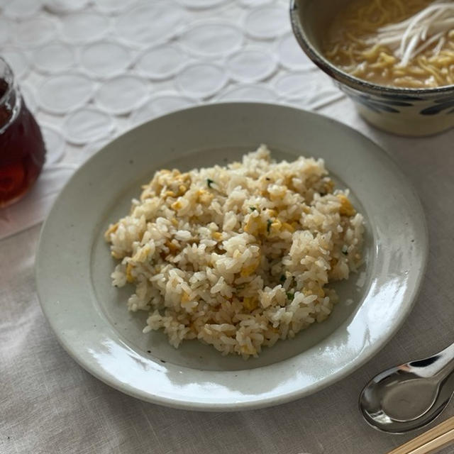 チャーハンと半ラーメンのお昼ごはんと、弱ぼくちん