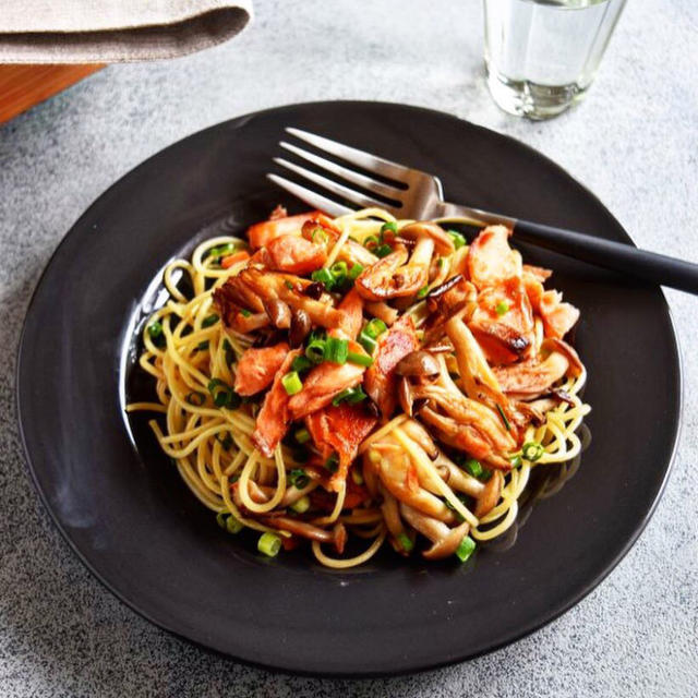 【レシピ】きのこと鮭の和風パスタ ♦︎＃秋＃簡単＃麺類♦︎