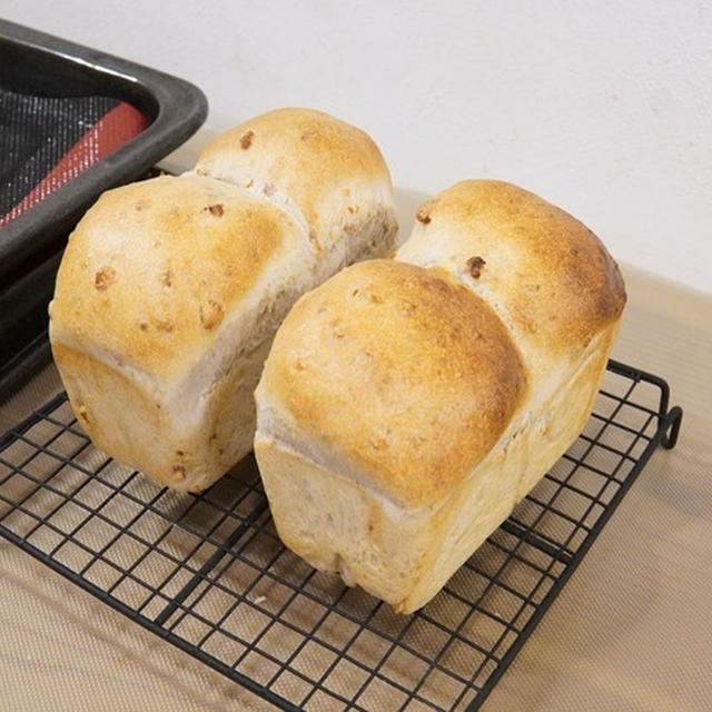 【手作りパン】高級食パンレベルのふわふわに感動！自家製天然いちご酵母の角食＆くるみパン♪