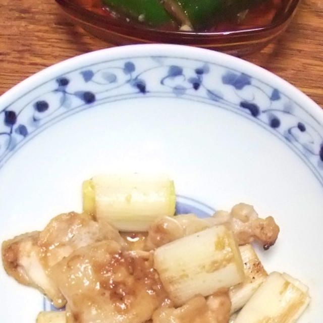 鶏肉とネギの味噌炒めときゅうりの梅かつお和え