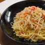 蟹、じゃなくて、、カニかまともやしのペペロンチーニで簡単、時短の、節約ランチ。