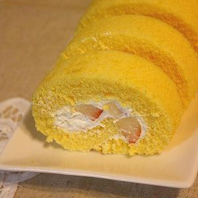 練乳といちごのロールケーキ