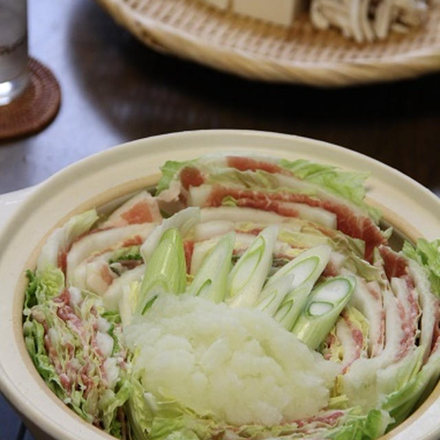 豚肉と白菜のミルフィーユみぞれ鍋。