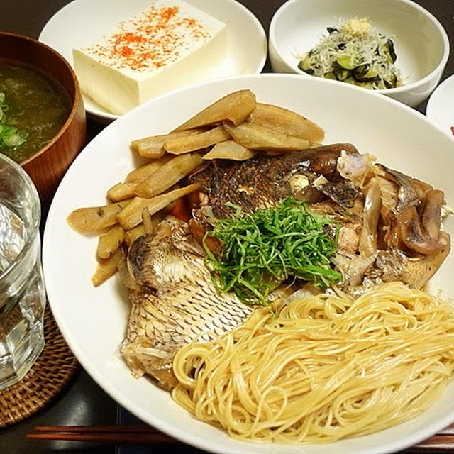 日本の傑作料理「鯛そうめん」、梅干しの天日干し