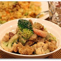 鶏の竜田揚げと温野菜のホットサラダ、クリーミーナッツドレッシング