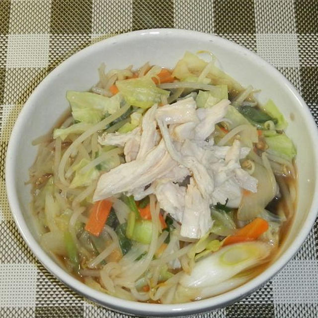 蒸し鶏の野菜ラーメン（しょうゆ味）