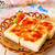 いちごジャムとマーガリンを塗った食パン　朝ごはん