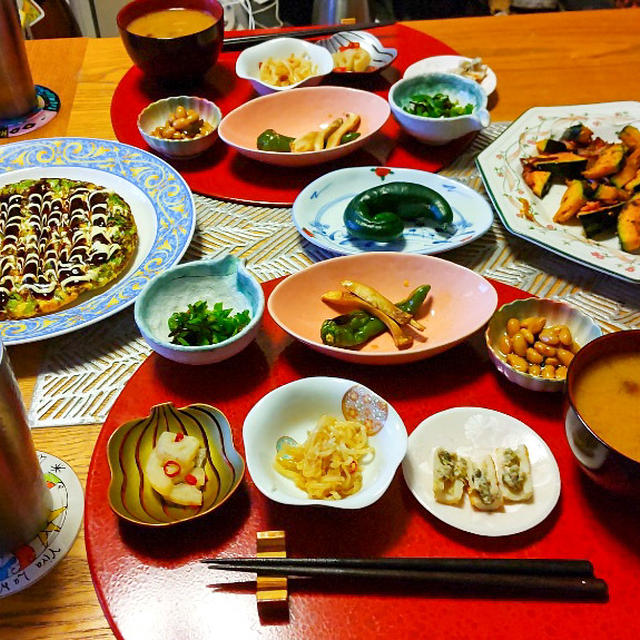 きゃべたまとかぼちゃベーコンガーリック焼きと小鉢６品+きのこ汁で晩酌。