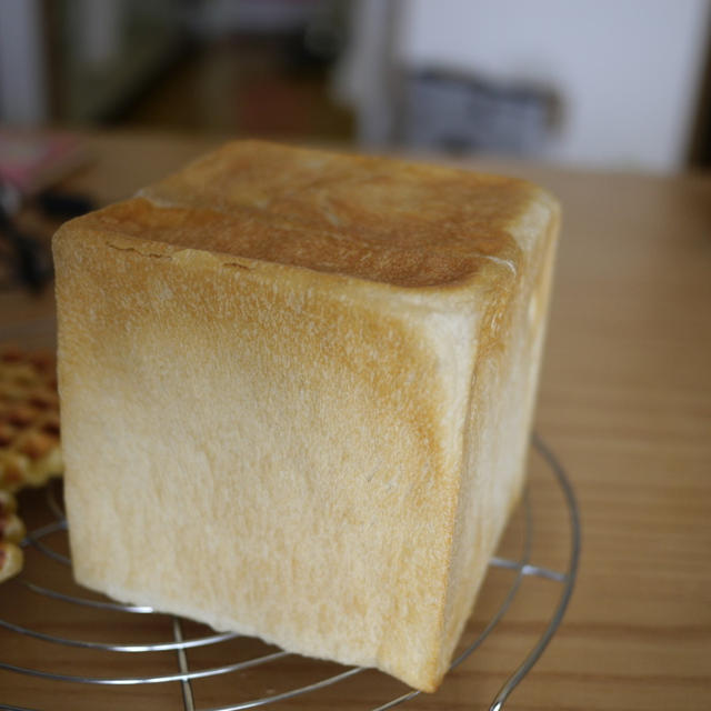豆乳角食パンと朝焼きワッフル