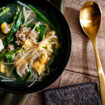 【簡単おかずスープ❗️】豆腐と豚肉とニラのスープ