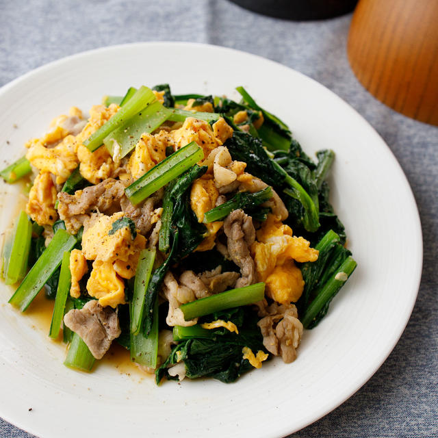 【レシピ】パパッとお手軽！『小松菜と豚肉と卵の醤油炒め』