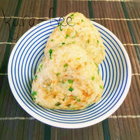 ネギしらすニンニクチーズ焼きおにぎり