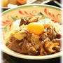 きのこ　おかか　牛丼。　と　献立。