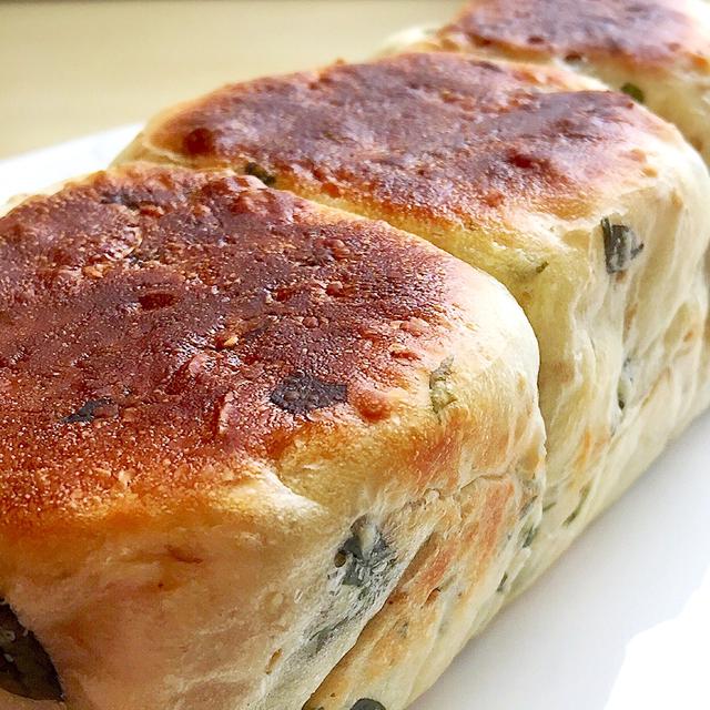 フライパン×牛乳パックで、食卓パンを♡しっとりわかめ白ごま食パン