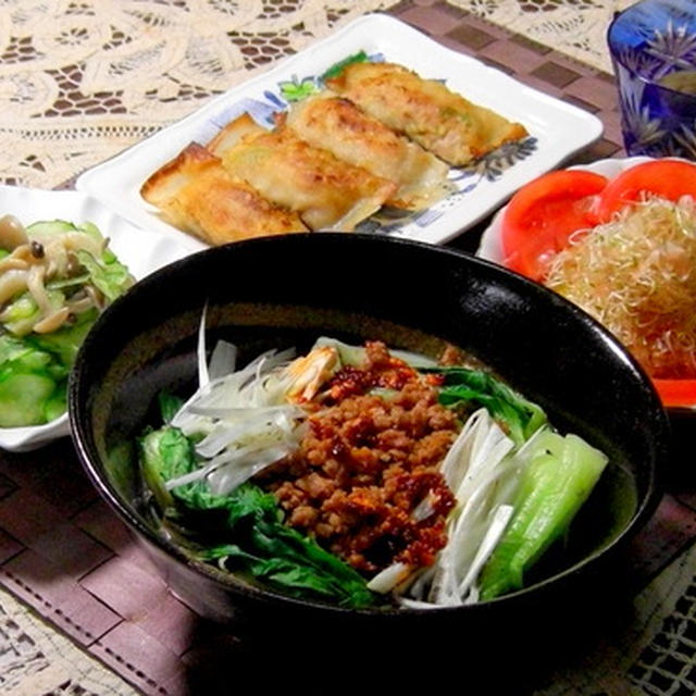 黒ゴマ＆黒酢で　黒々坦々麺