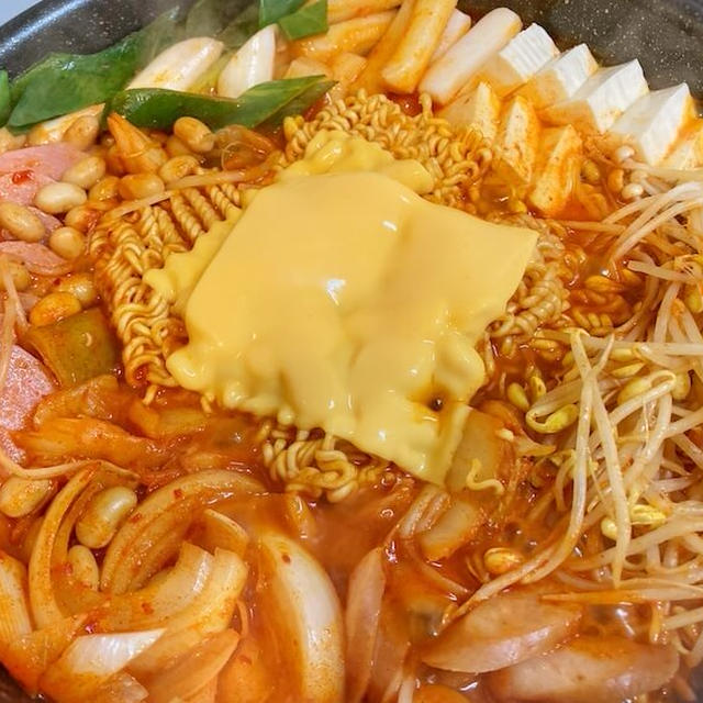 【プデチゲ】カルディのサリ麺を使って韓国の軍隊チゲを作ったよ