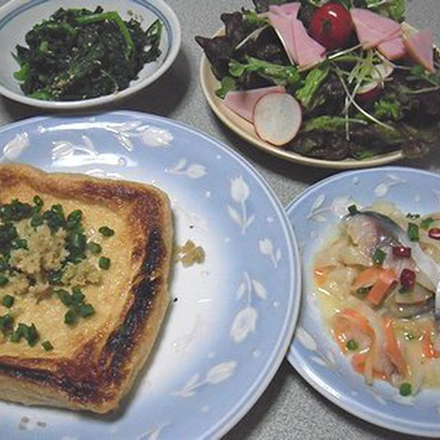 焼き油揚げとてっぱい。力うどん。テレビの上のあんこ