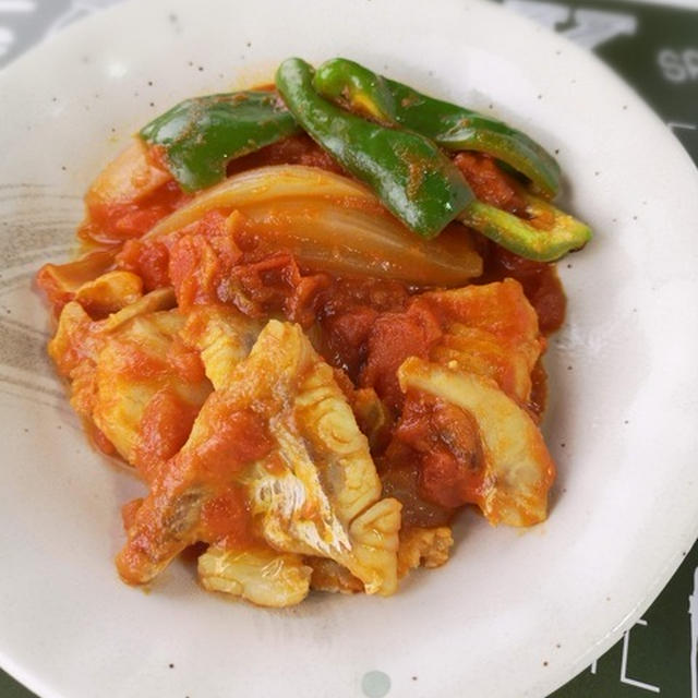 柔らかくて食べやすい♪タラのトマト煮込み