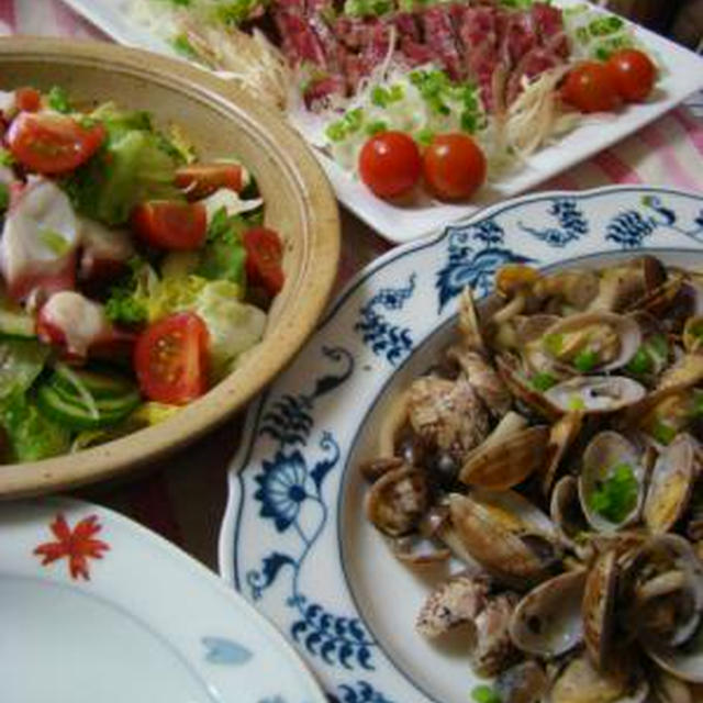 牛肉のたたきと、タコとみょうがのサラダ、アサリとしめじのバジル蒸し！