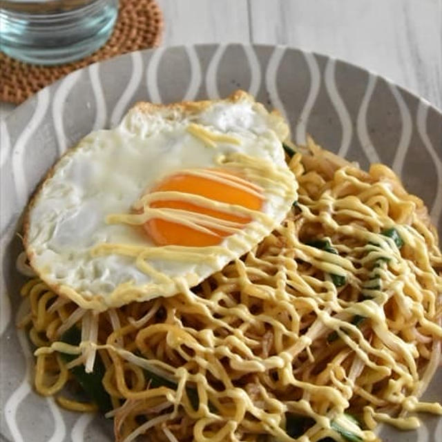 焼肉のタレでうまうま♡お肉無しでも絶品！もやしと小ねぎの焼きそば