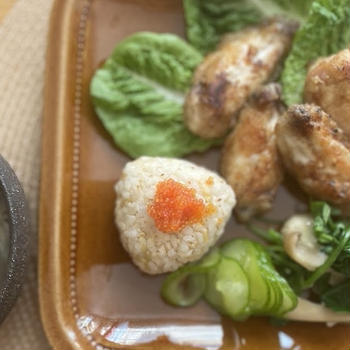   手羽先の甘辛焼きと韓国冷麺の献立