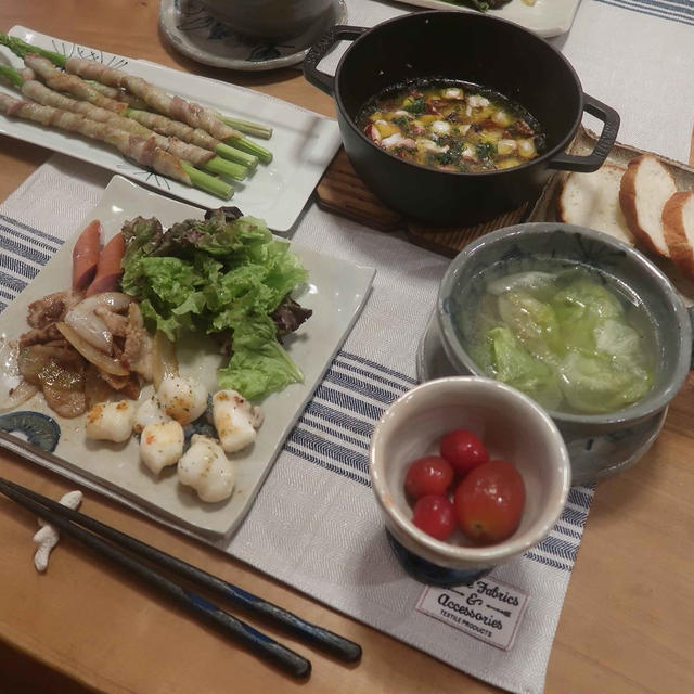 ポークチャップやタコのアヒージョの晩ご飯　と　ヒューケラの花♪