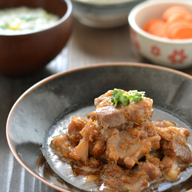 フライパンで絶品！豚肩ロースの角切り煮込み。と上新粉でとろとろ粥（七草粥）。