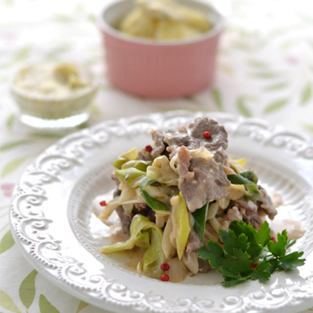 簡単欧風料理ー牛肉と長ねぎのクリームチーズがらめ。と、スパイスじゃがバター。