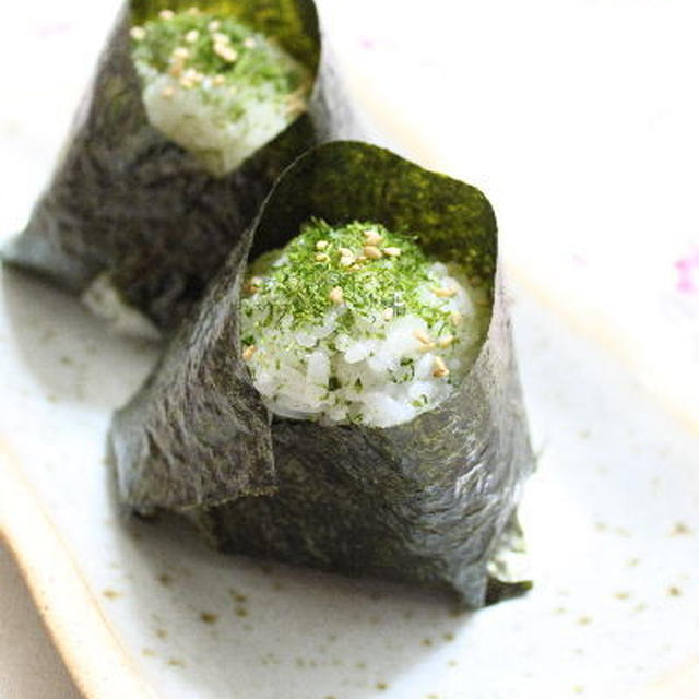 青海苔のおにぎりとタコ焼き