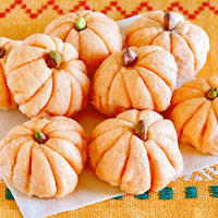 超簡単！かぼちゃのメロンパン (ハロウィン/サンクスギビング レシピ) | 海外向け日本の家庭料理動画 | OCHIKERON