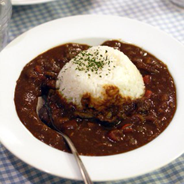 牛スジカレーとEggs Benedict