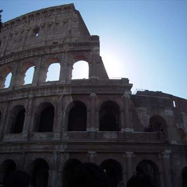 ローマ観光・コロッセオ、トレビの泉、スペイン広場、ナポリへと