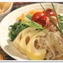 お野菜たっぷり晩ご飯／〈ゴマダレ冷やし中華〉〈ヤーコンの中華サラダ〉〈秋刀魚の塩焼き〉です。