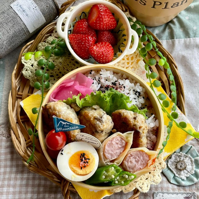 ＊不満たっぷりな野球部とつくね弁当＊