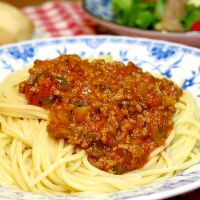 今日の晩ご飯/フライパンひとつで簡単！「自家製ミートソース」と「生ハムサラダ」