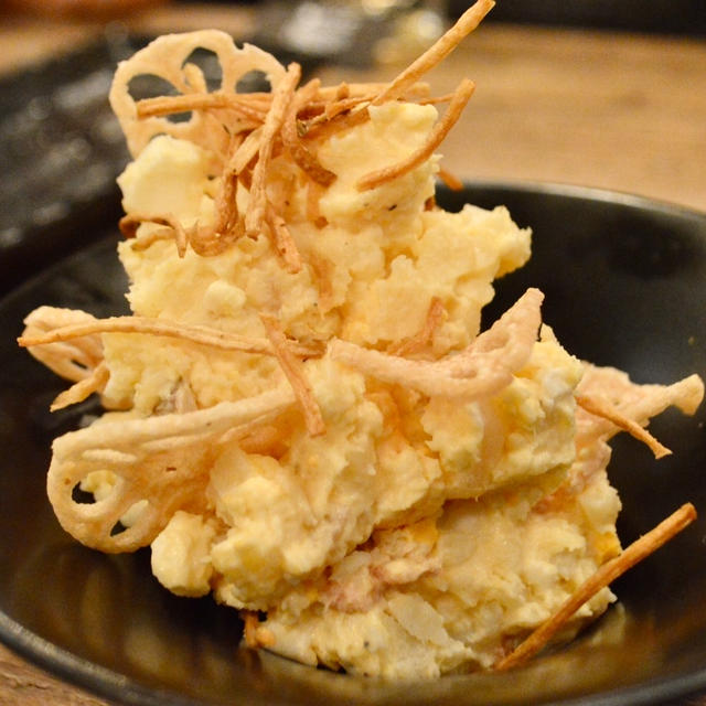 店内がユニークで黒毛和牛料理とワイン100種飲み放題で話題の店　大衆和牛酒場コンロ家新橋店