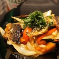 秋刀魚と彩り野菜のペパー黒酢ソテー