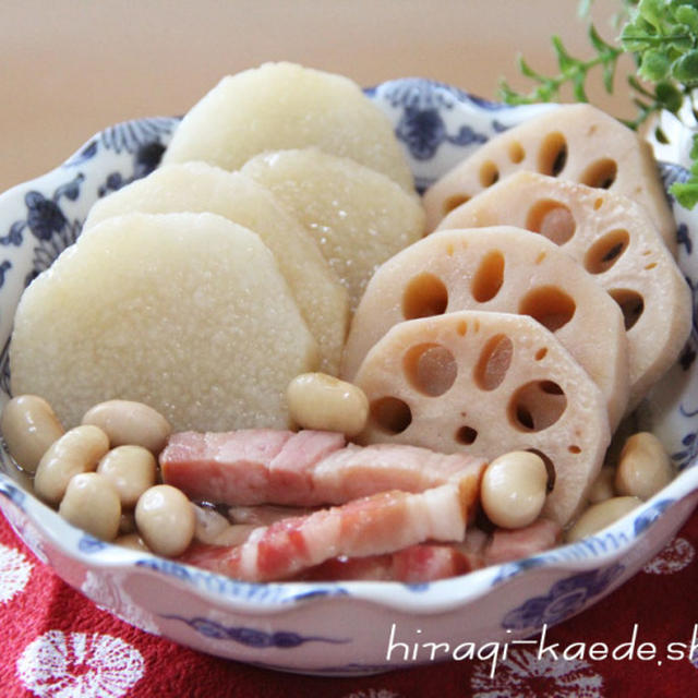 れんこんと長芋とベーコンのめんつゆ煮、”オンナノコ”ちぃ