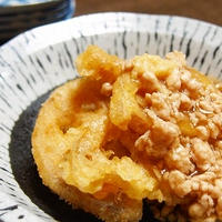 れんこん天ぷらの鶏そぼろあんかけ　　れんこんの天ぷらが主役に！？