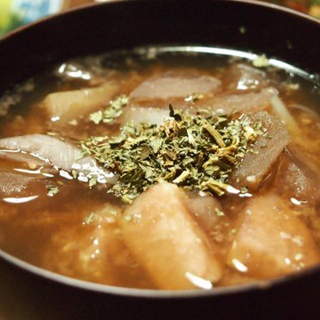 大根と里芋の味噌汁　黒豆風味