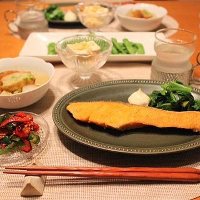 『焼き鮭』とストウブで『小さいおかず』の献立。