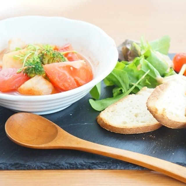 まるごとキューブだしでかぶとブロッコリーのトマトスープの朝食プレート