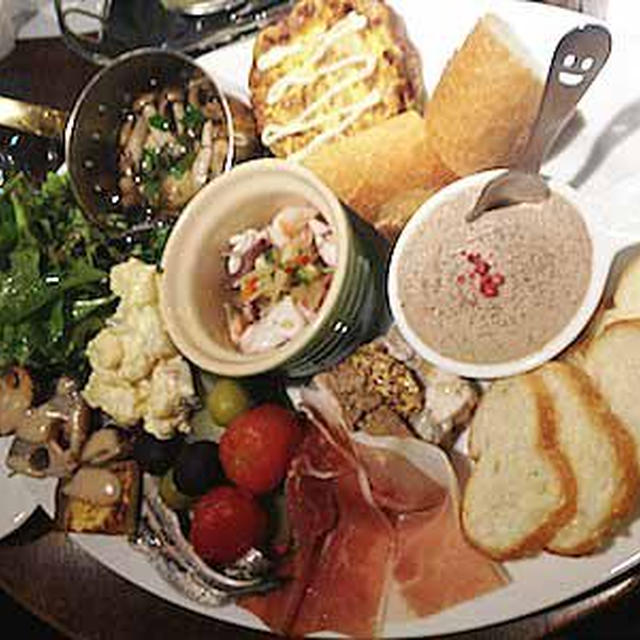 【神楽坂】スペインバル　La cuchara　ラ・クチャーラ　タパスの盛り合わせとワインがウマイ