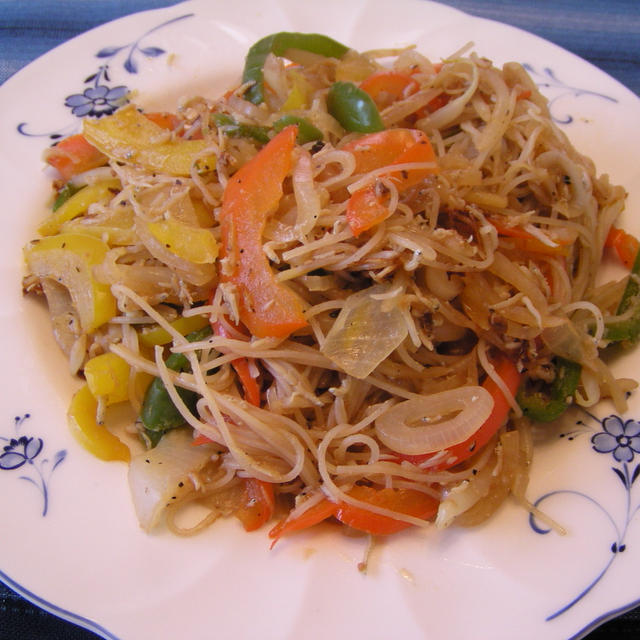 パプリカのアジアン焼きビーフン